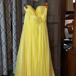 Beautiful yellow prom dress